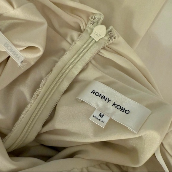 Ronny Kobo Abreen Catsuit in Pearl white size medium - Picture 3 of 5